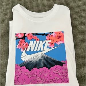 White Nike Tee with graphic NWOT